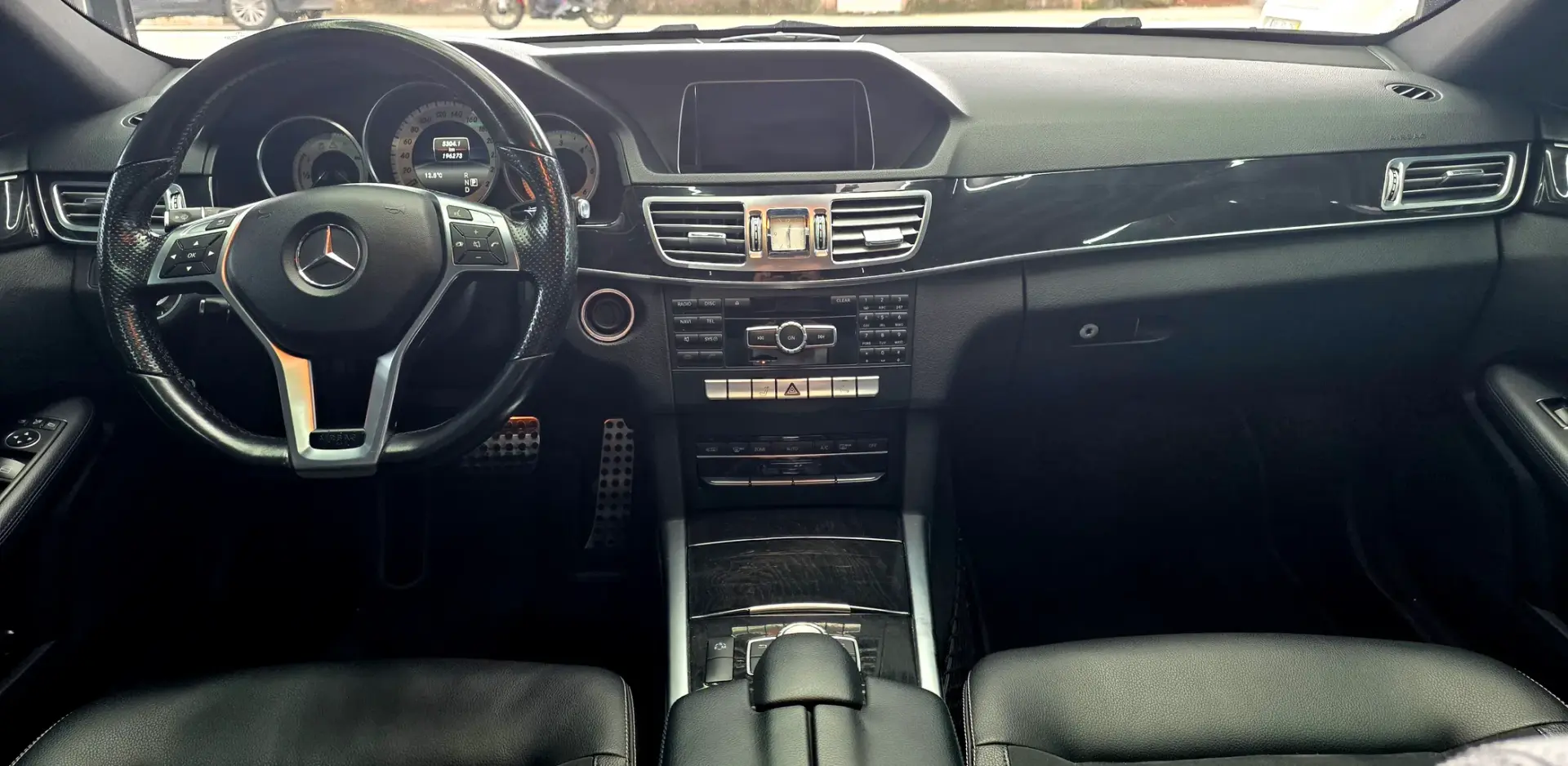 Mercedes-Benz E 300 Outro 16