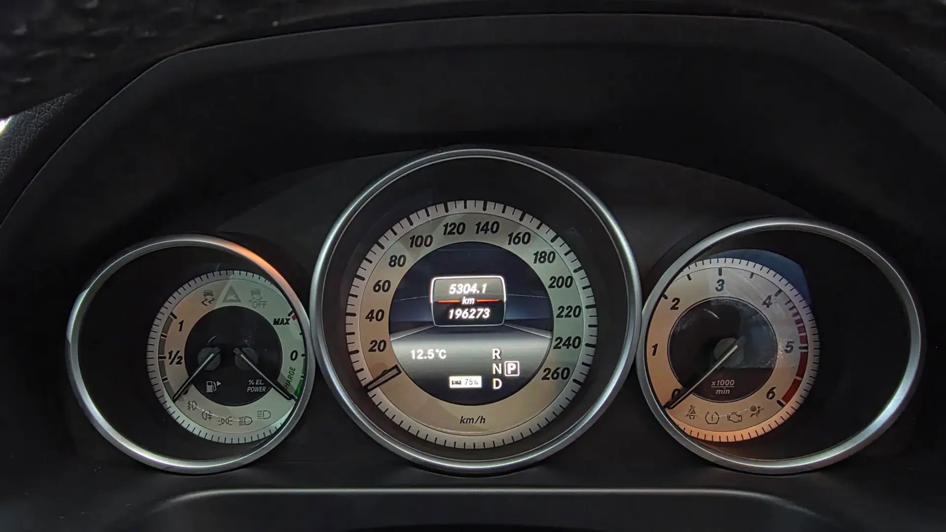 Mercedes-Benz E 300 Outro 17