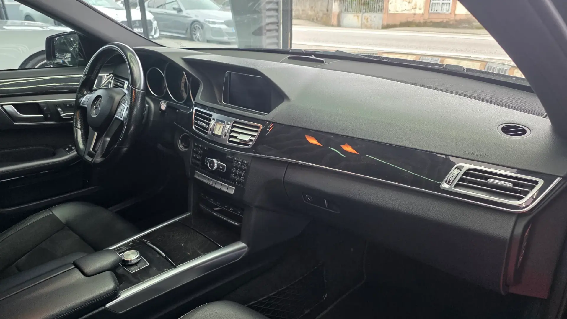 Mercedes-Benz E 300 Outro 22