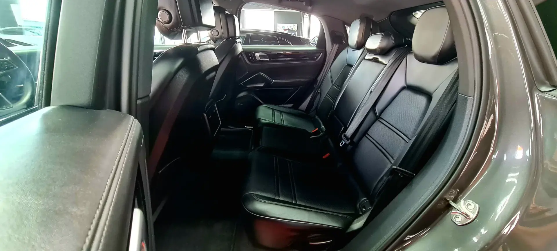 Porsche Cayenne Coupé E-Hybrid 11