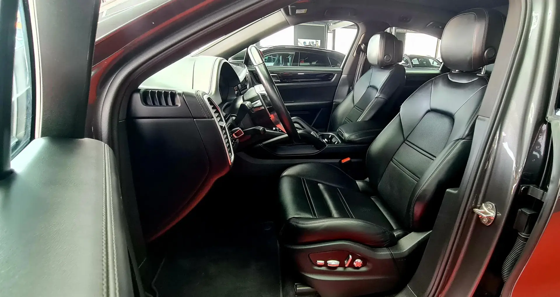 Porsche Cayenne Coupé E-Hybrid 13