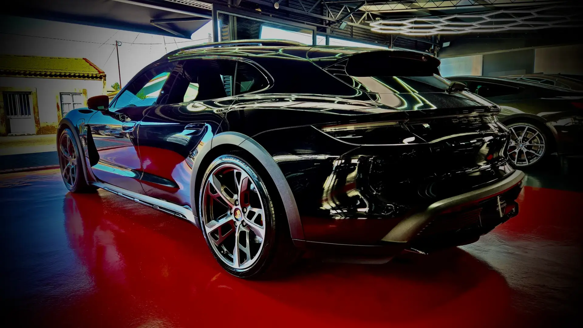 Porsche Taycan Cross Turismo TURBO 5