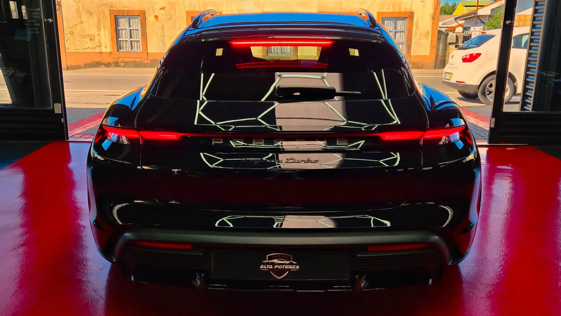 Porsche Taycan Cross Turismo TURBO 7