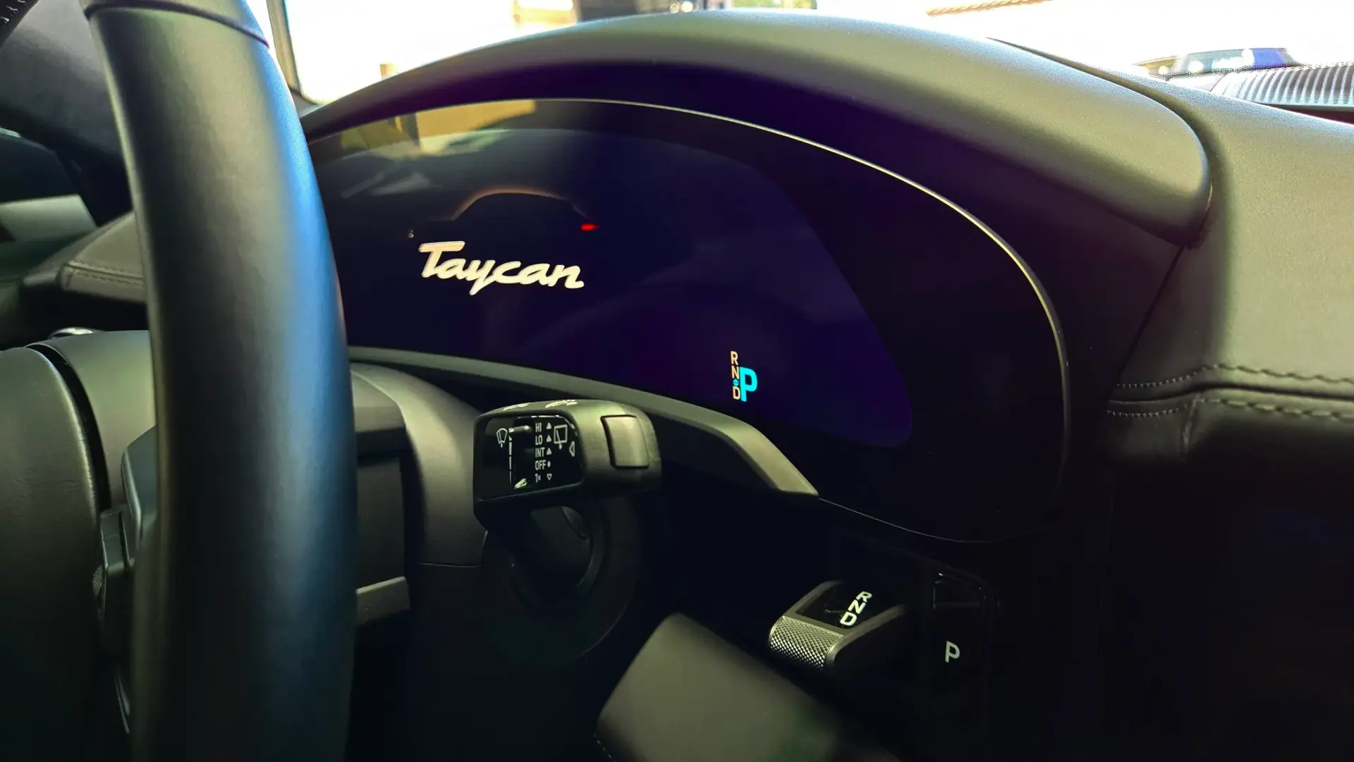 Porsche Taycan Cross Turismo TURBO 11