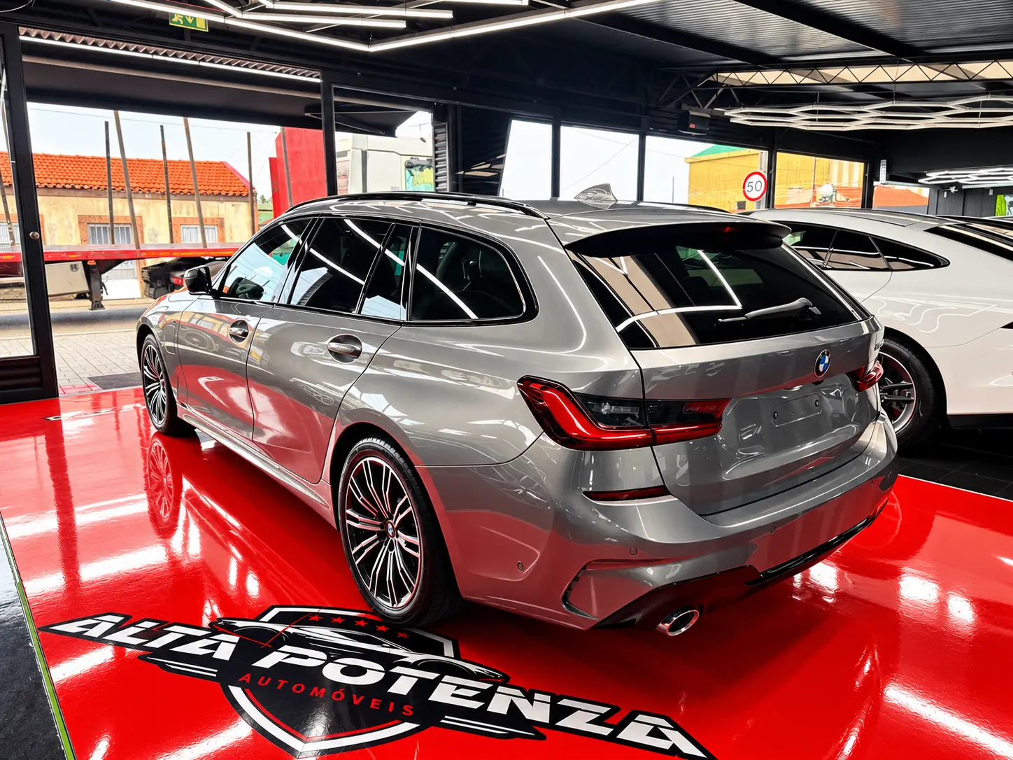 BMW 330 e iPerformance Pack M Shadow 5