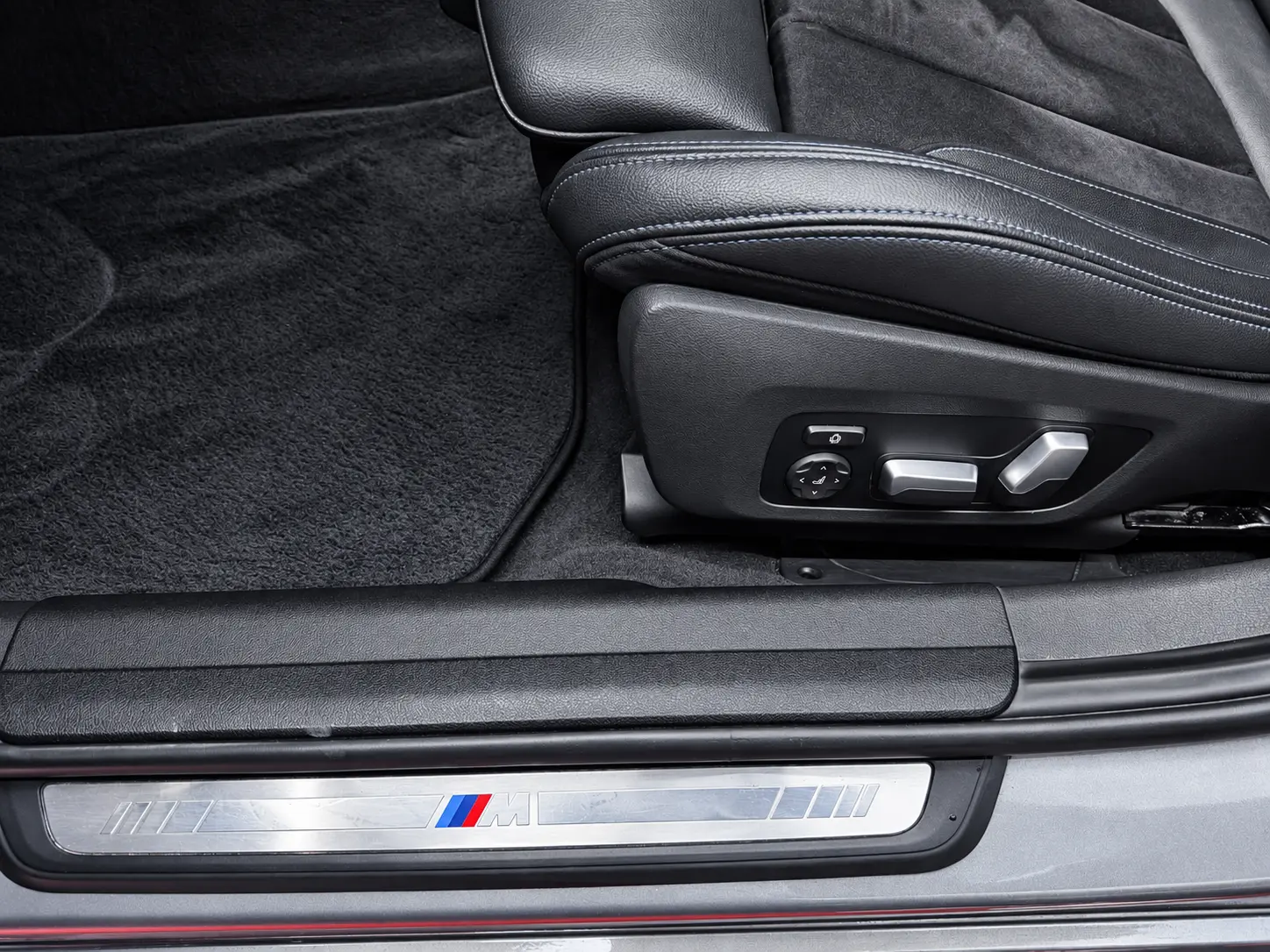 BMW 330 e iPerformance Pack M Shadow 19