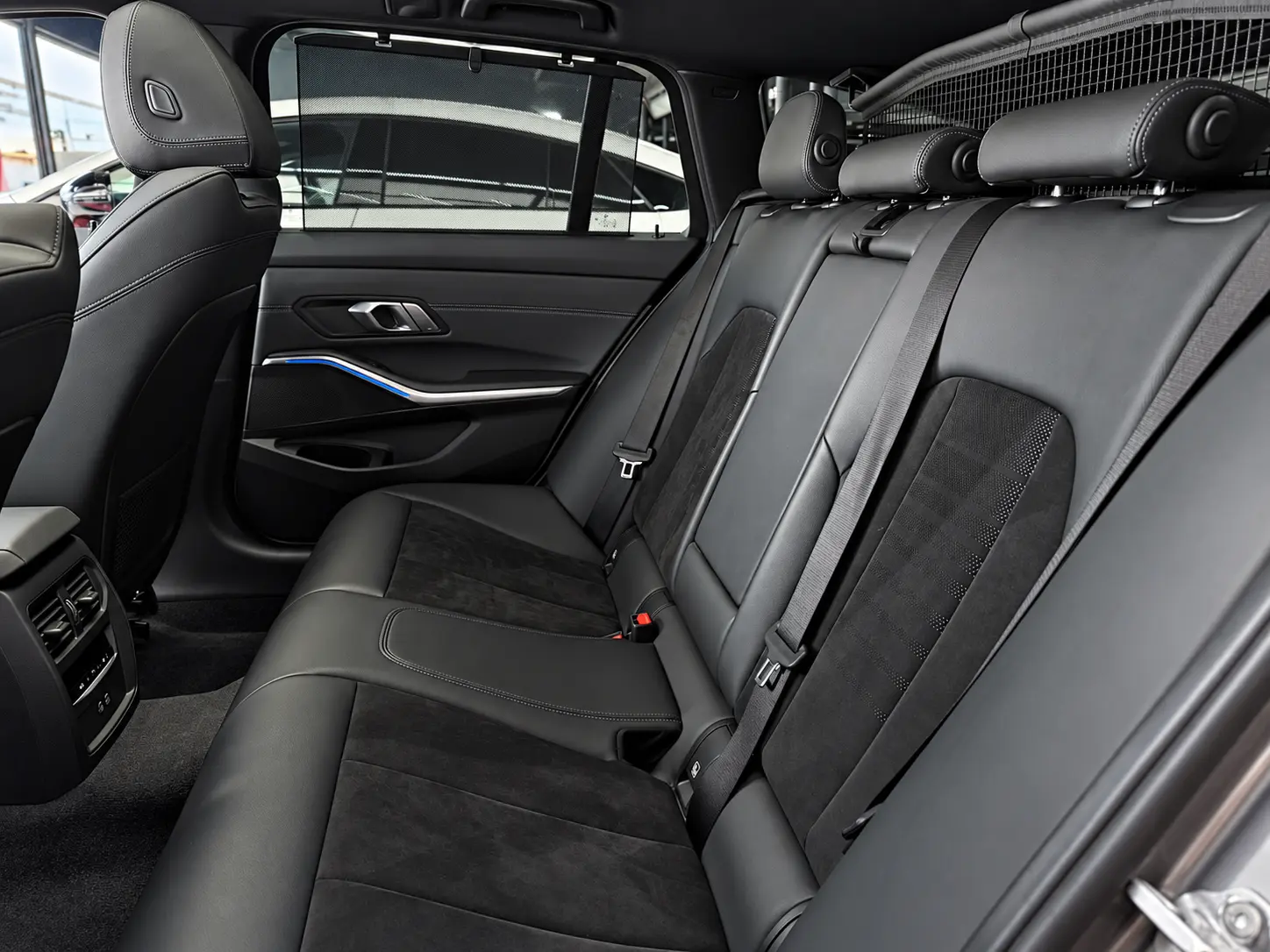 BMW 330 e iPerformance Pack M Shadow 23