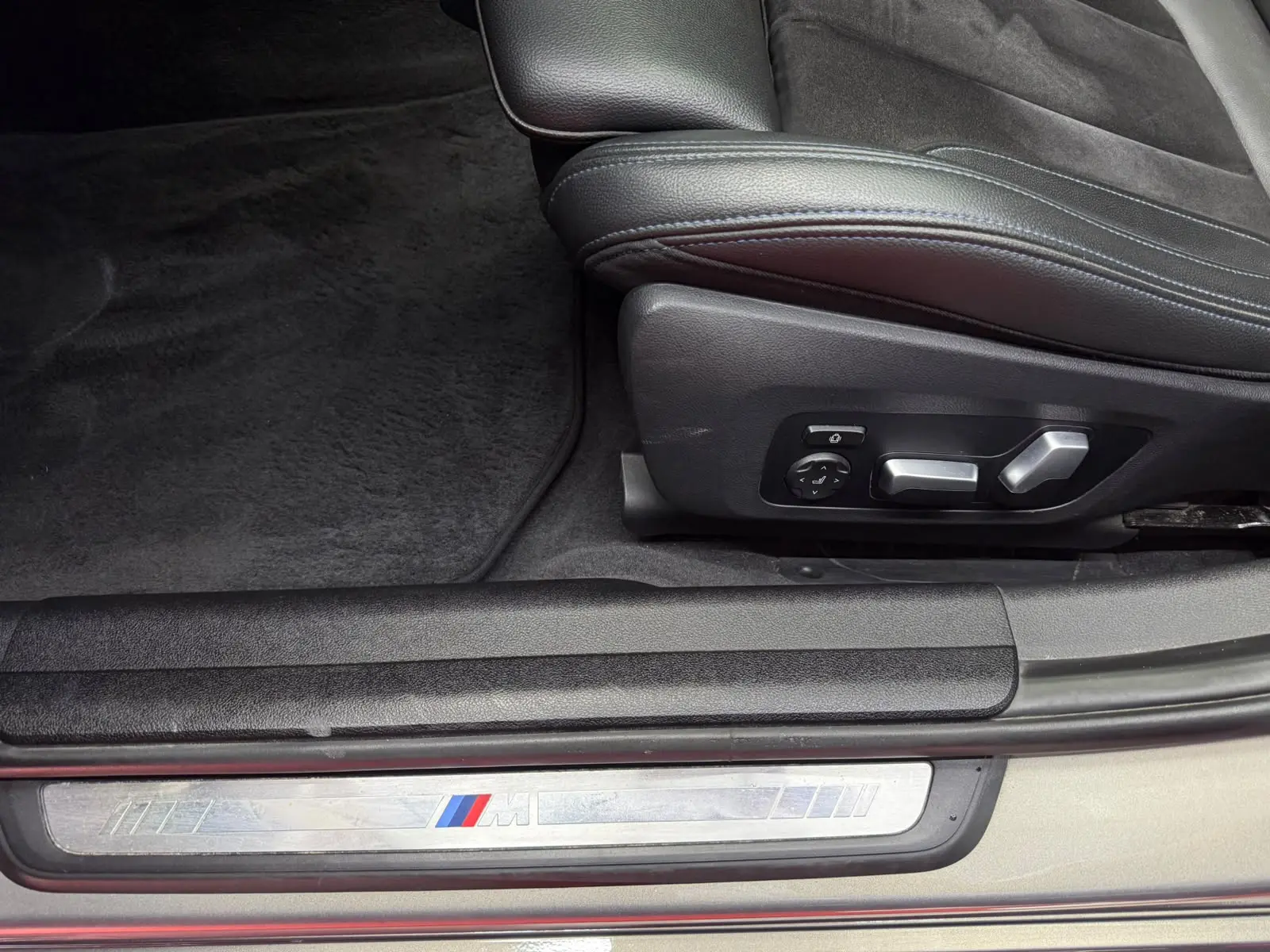 BMW 330 e iPerformance Pack M Shadow 17
