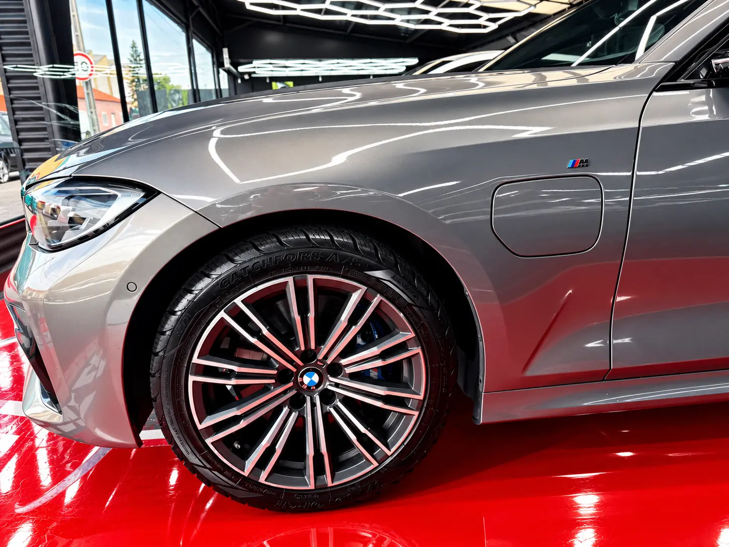 BMW 330 e iPerformance Pack M Shadow 9