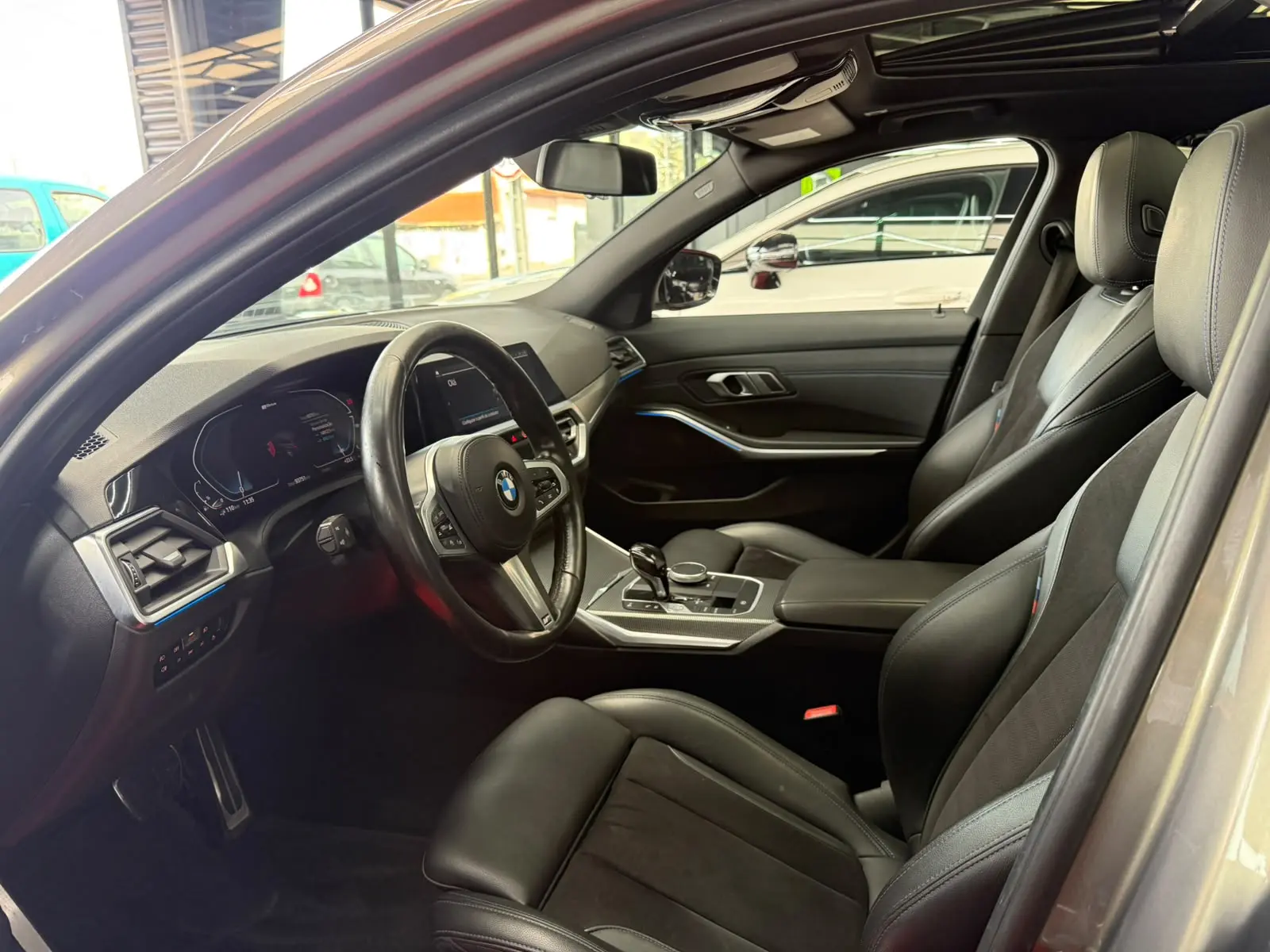 BMW 330 e iPerformance Pack M Shadow 13