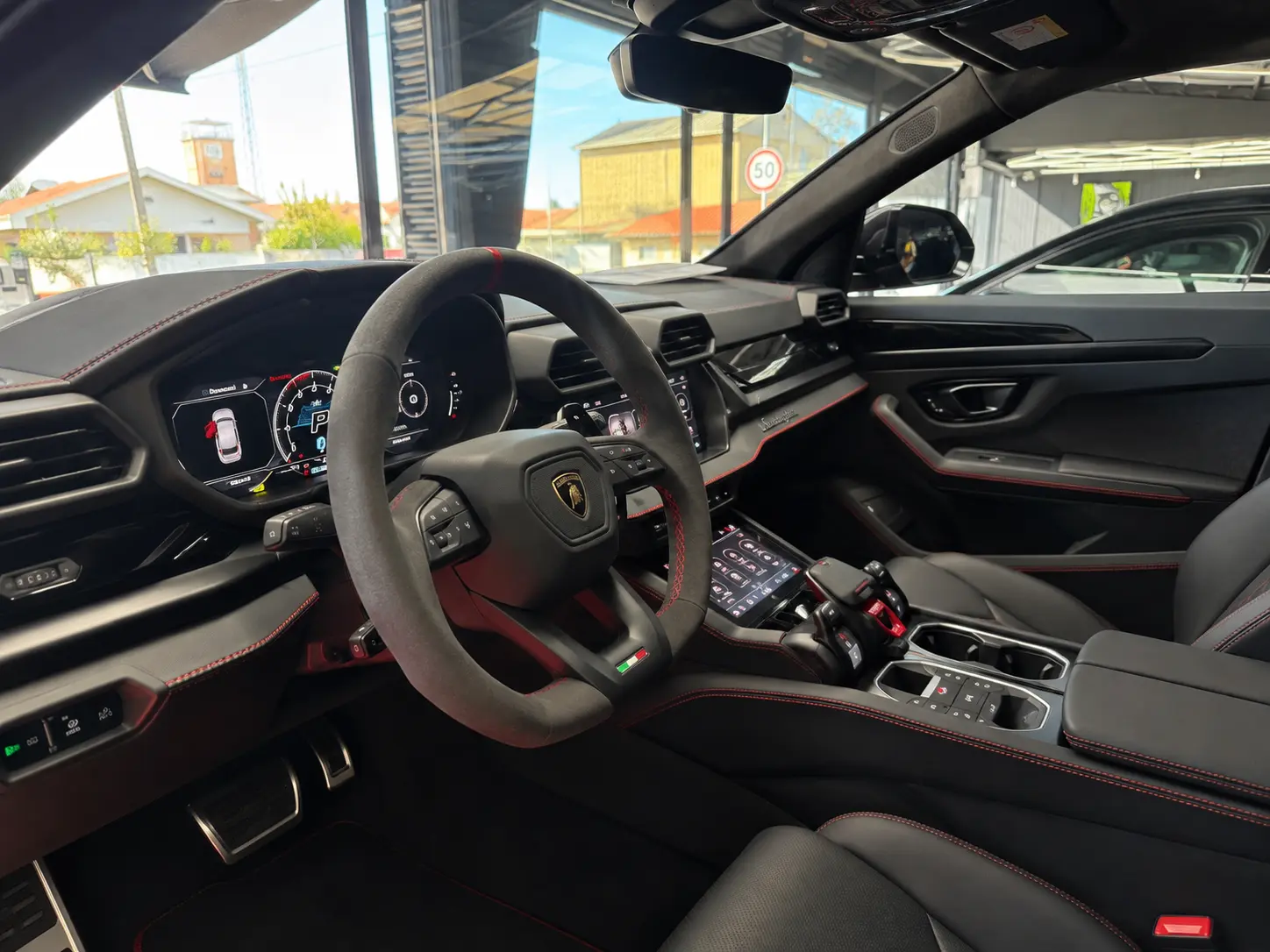 Lamborghini Urus 4.0 V8 SE 24