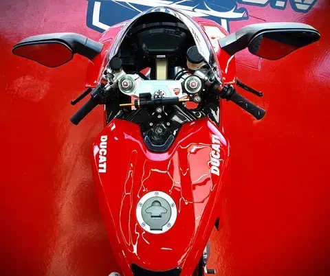 Ducati 848 17