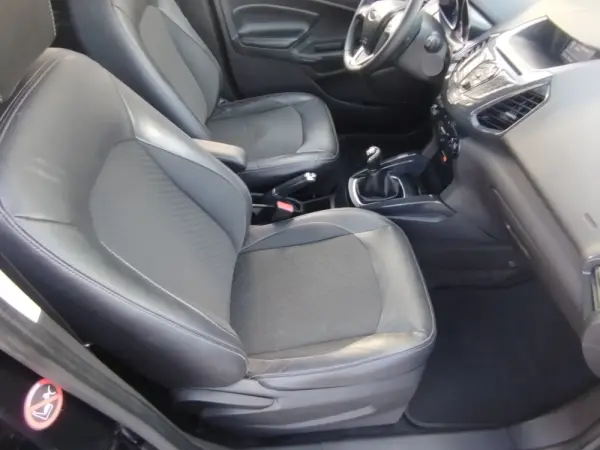 Ford EcoSport 1.5 TDCi Titanium S 8