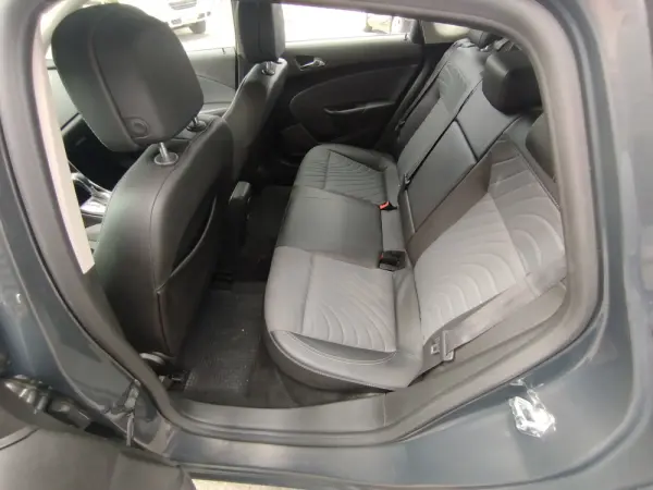 Opel Astra 1.4 T Cosmo Automatico 5