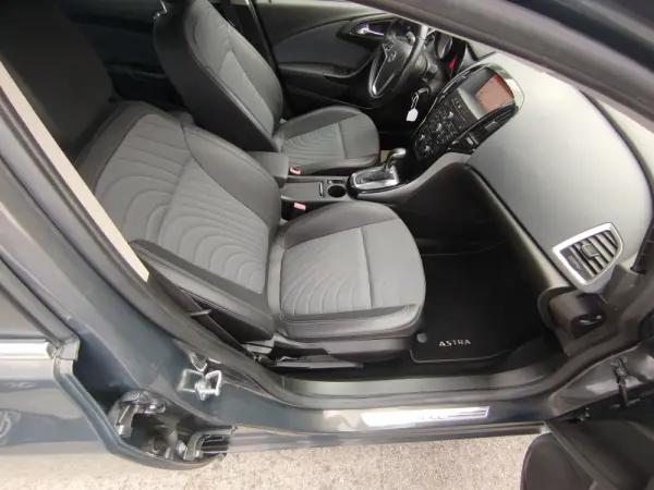 Opel Astra 1.4 T Cosmo Automatico 8