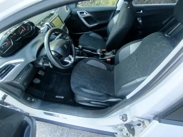 Peugeot 2008 1.2 PureTech Style 3