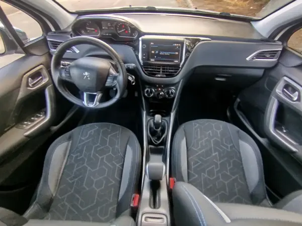 Peugeot 2008 1.2 PureTech Style 7