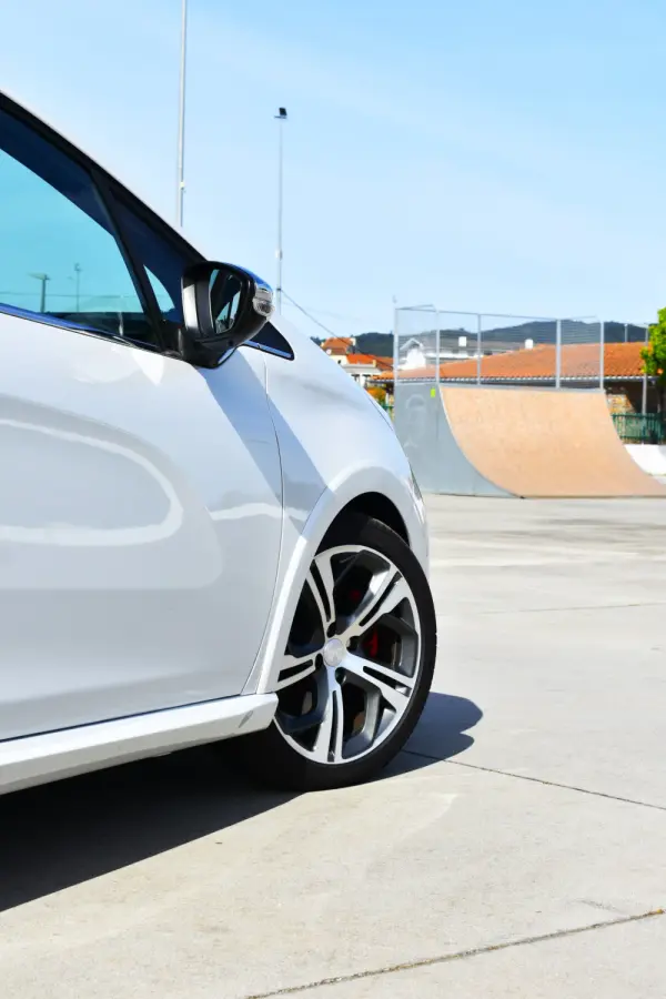 Peugeot 208 GTi 200 THP 7