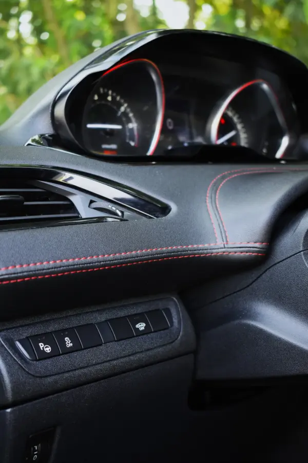 Peugeot 208 GTi 200 THP 22