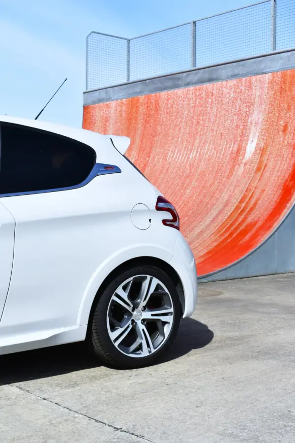Peugeot 208 GTi 200 THP 28
