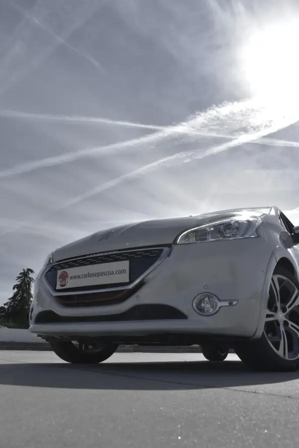 Peugeot 208 GTi 200 THP 29