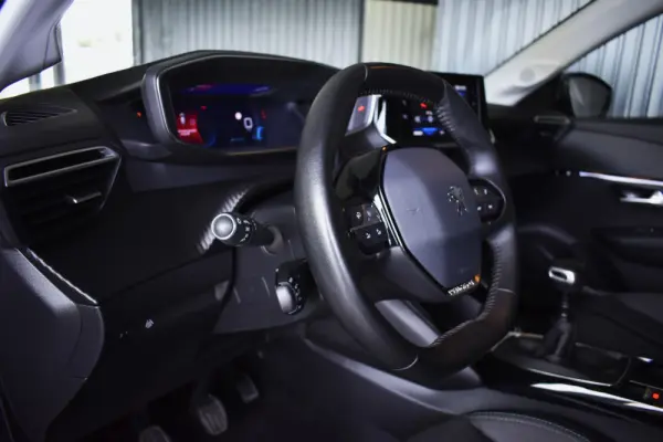 Peugeot 208 1.2 PureTech Allure Pack 7