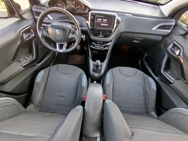 Peugeot 208 1.6 e-HDi Allure 95g 3