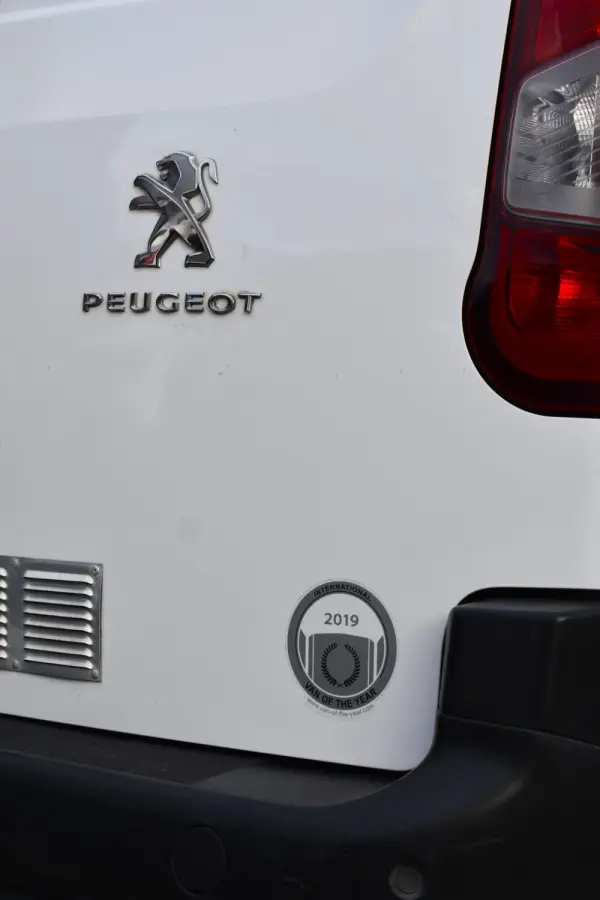 Peugeot Partner 1.5 BlueHDi Asphalt Standard 6