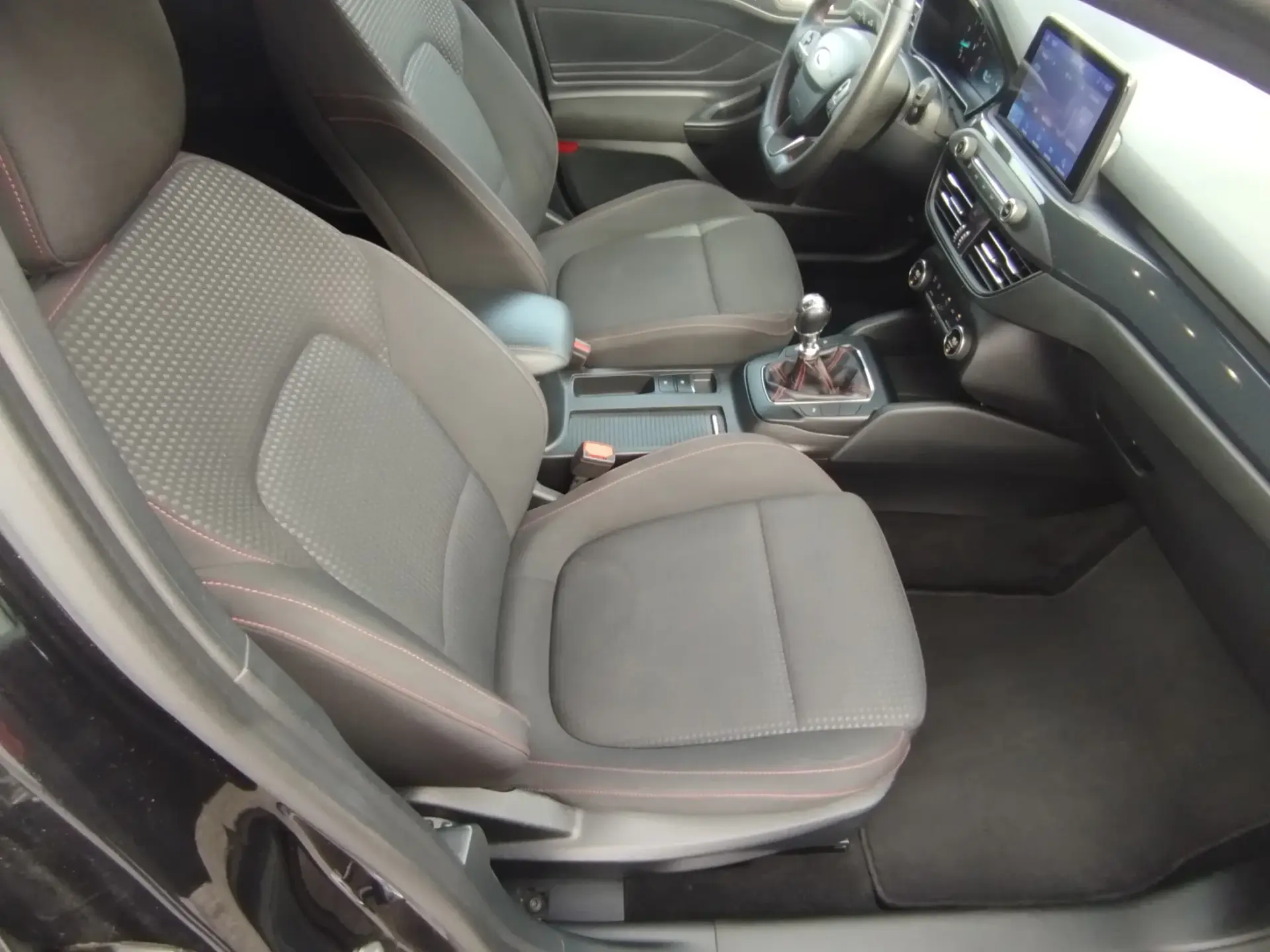Ford Focus 1.0 EcoBoost MHEV ST-Line 5