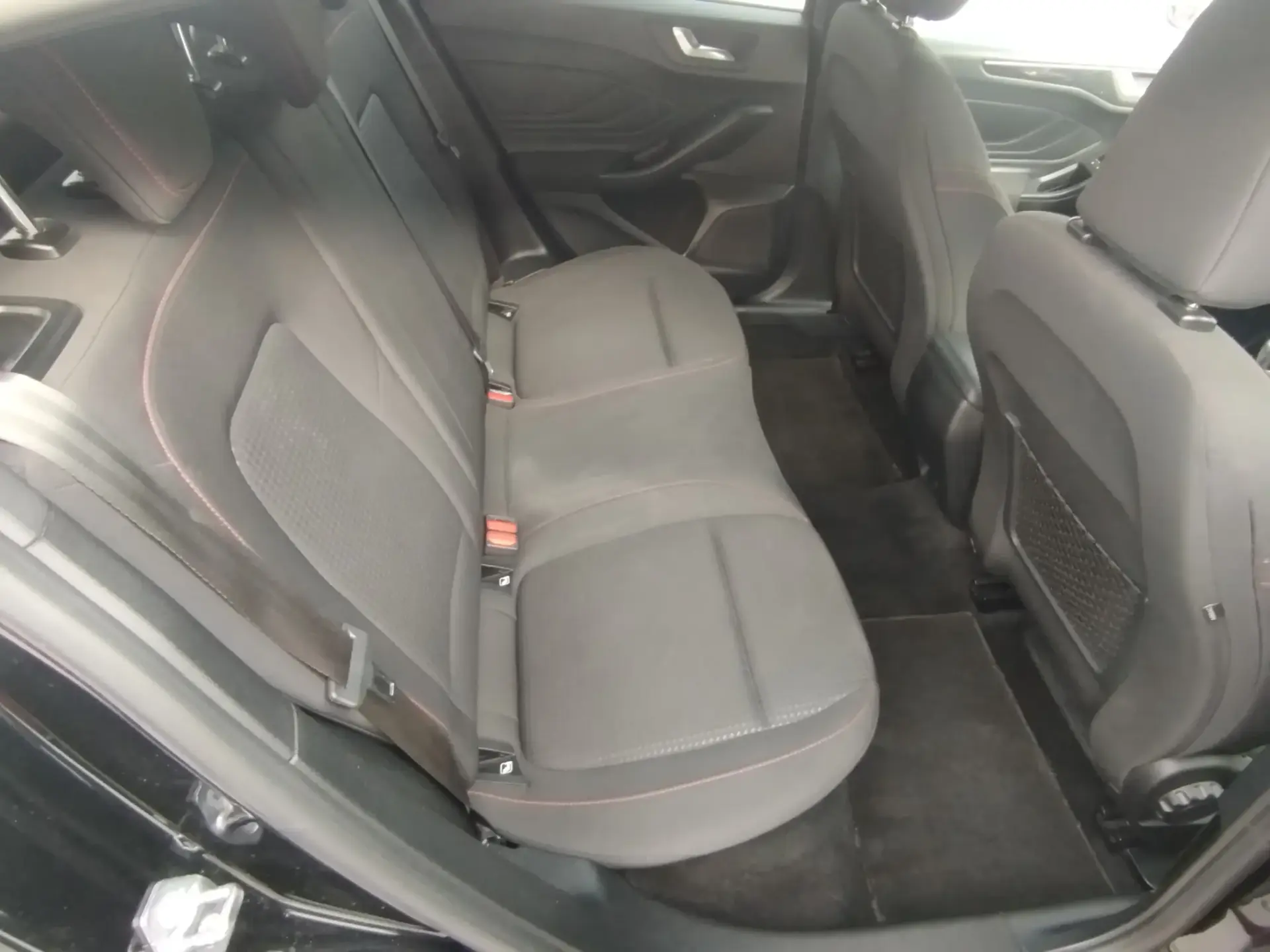 Ford Focus 1.0 EcoBoost MHEV ST-Line 6