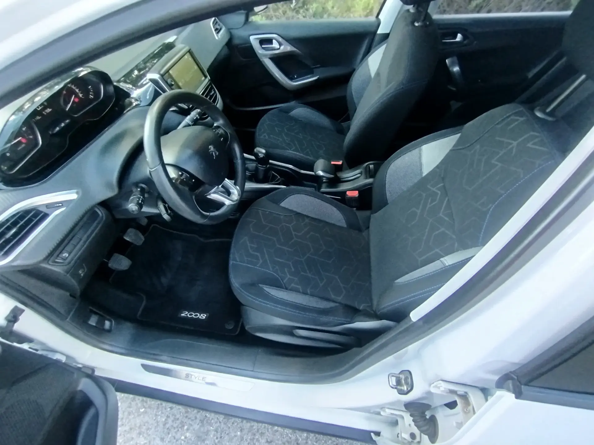Peugeot 2008 1.2 PureTech Style 3