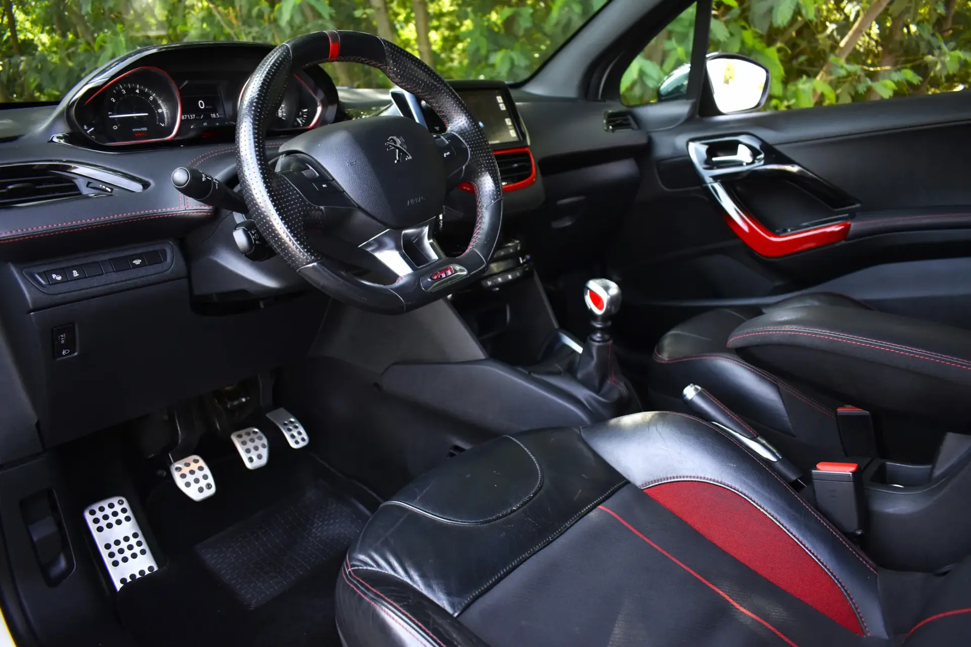 Peugeot 208 GTi 200 THP 21