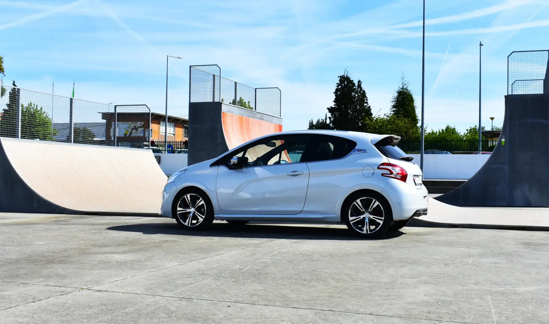 Peugeot 208 GTi 200 THP 32