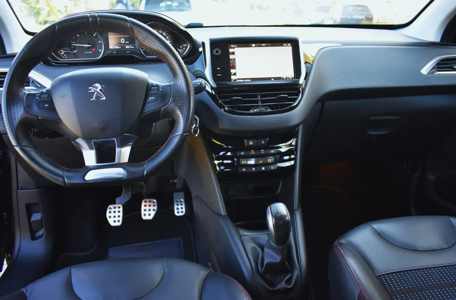 Peugeot 208 1.6 BlueHDi GT Line 5