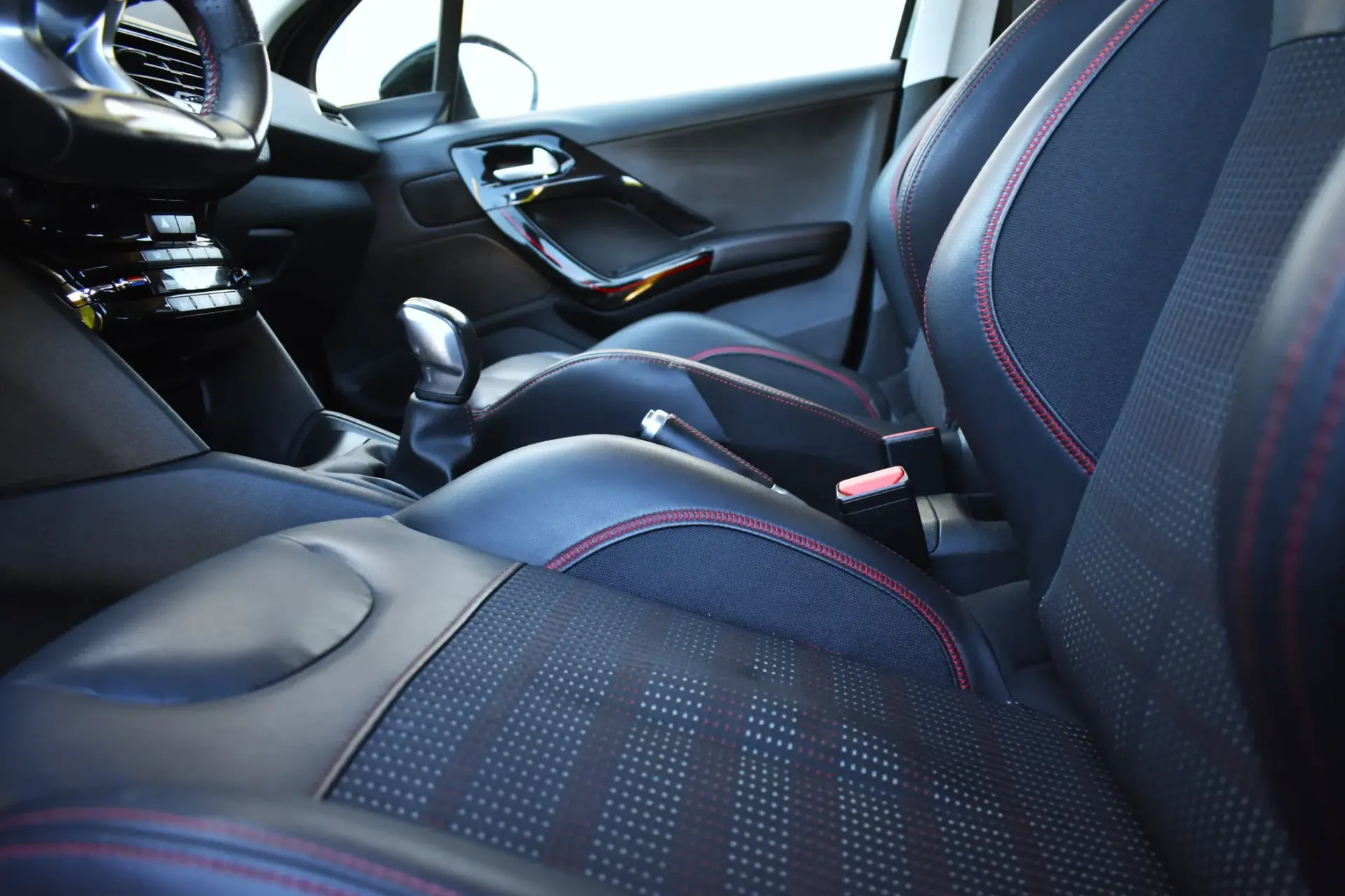 Peugeot 208 1.6 BlueHDi GT Line 9