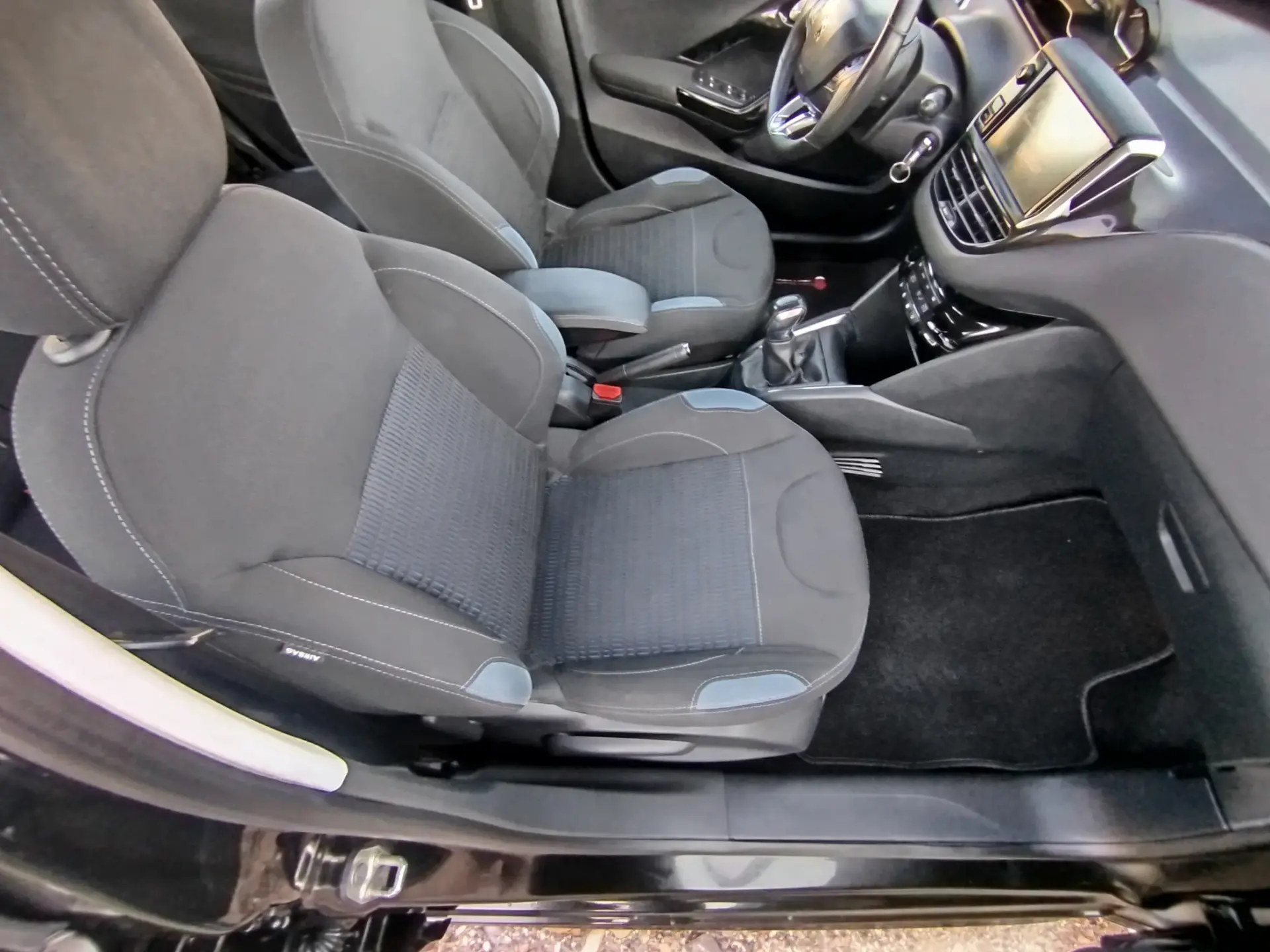 Peugeot 208 1.6 e-HDi Allure 95g 7