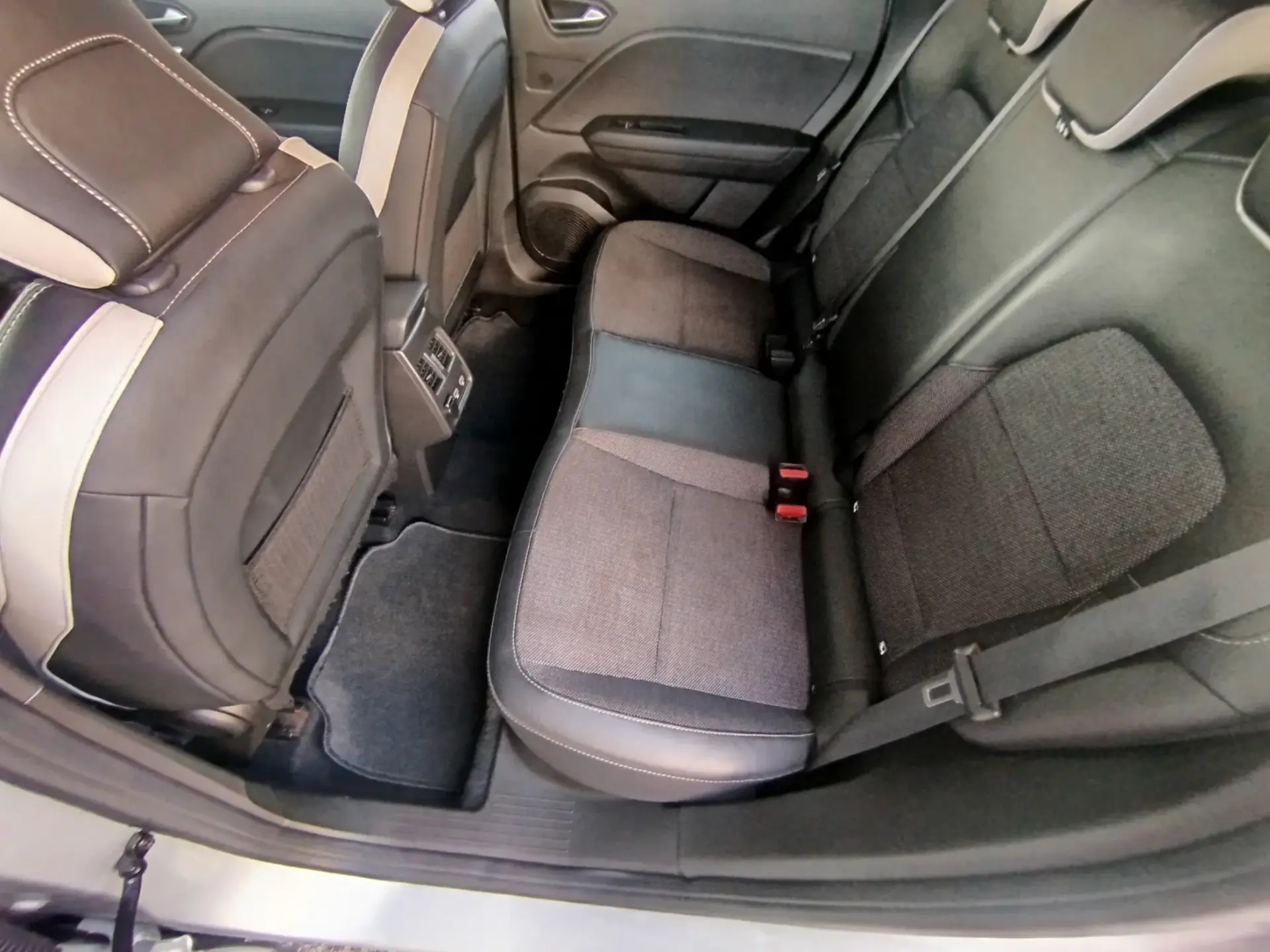 Renault Captur 1.0 TCe Exclusive 8