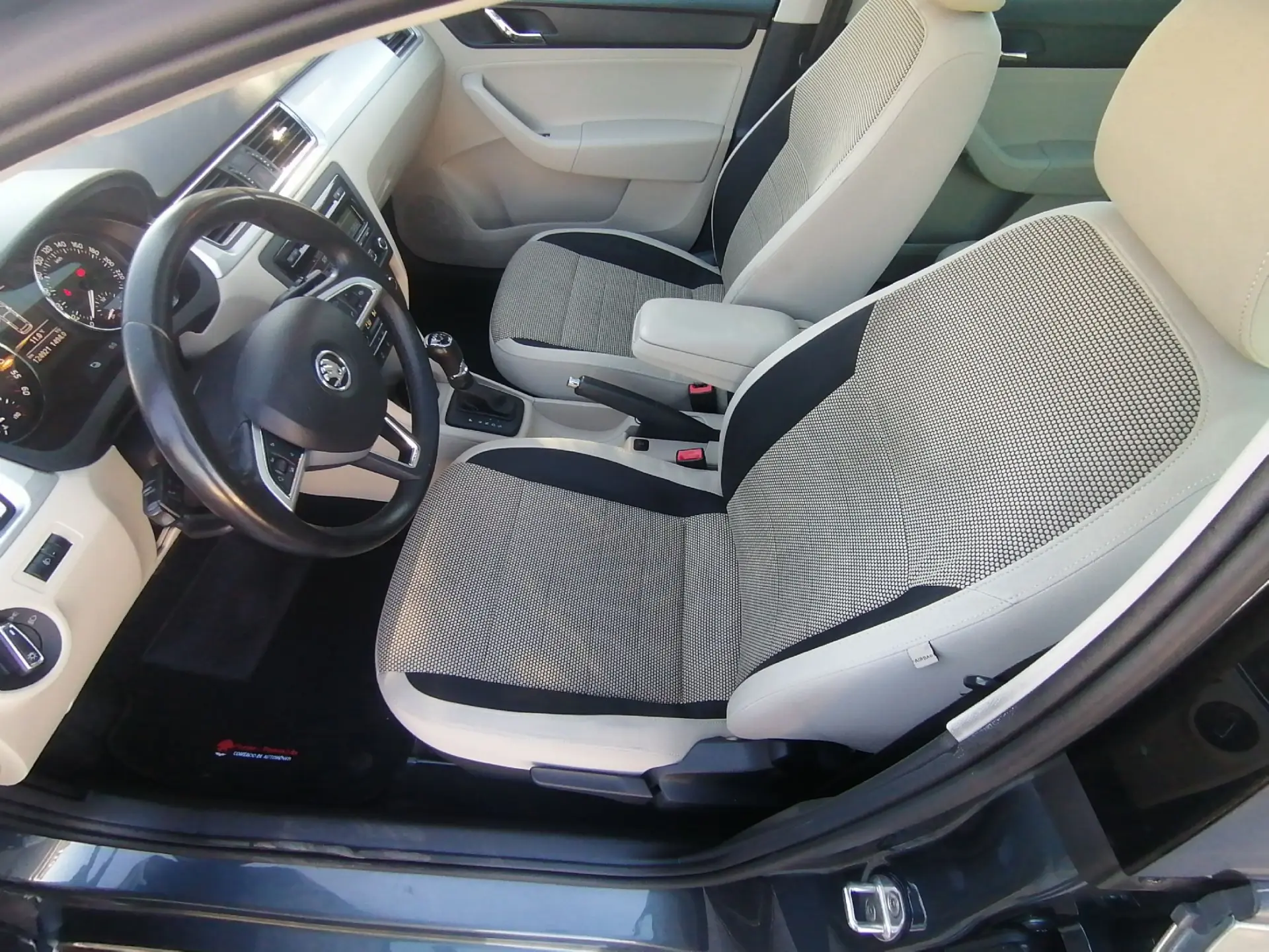 Skoda Rapid Spaceback 1.6 TDi Ambition DSG 5