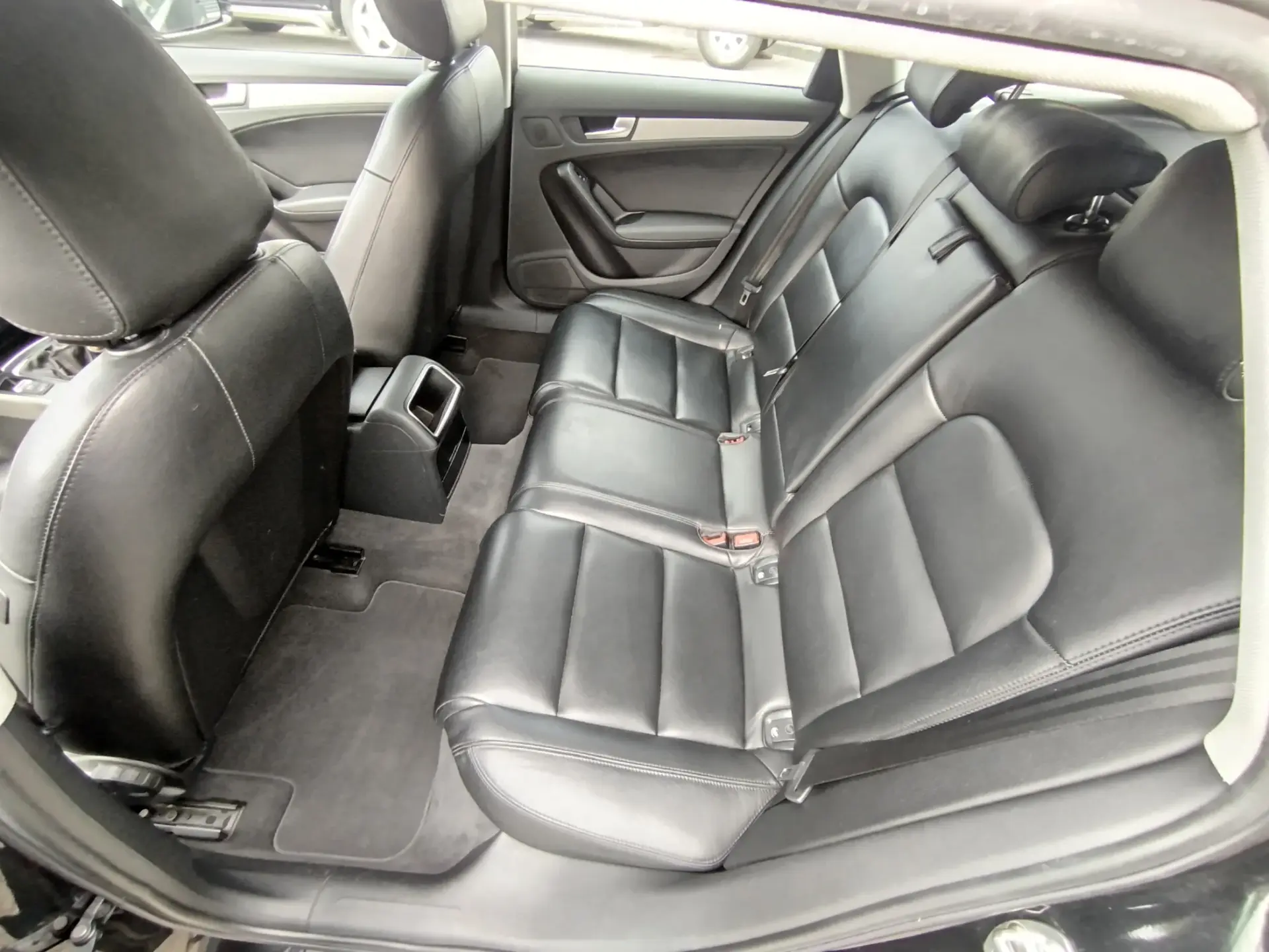 Audi A4 Avant 2.0 TDi Exclusive 9