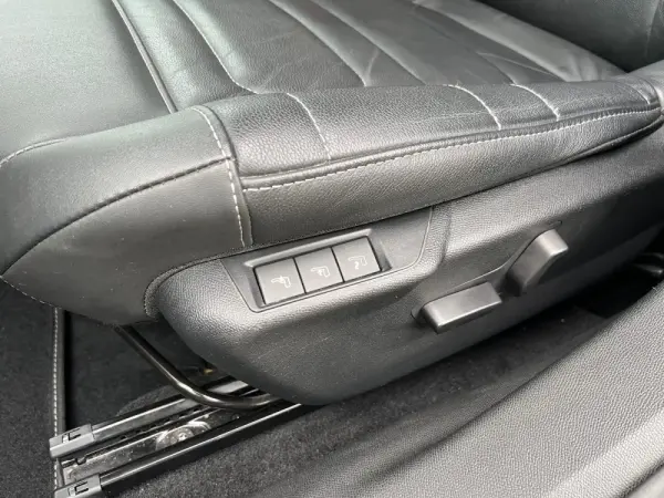 Citroen C4 X 1.2 PureTech Shine EAT8 11
