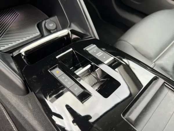 Citroen C4 X 1.2 PureTech Shine EAT8 17