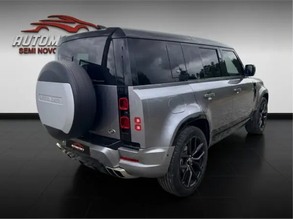 Land Rover Defender XDynamic 5