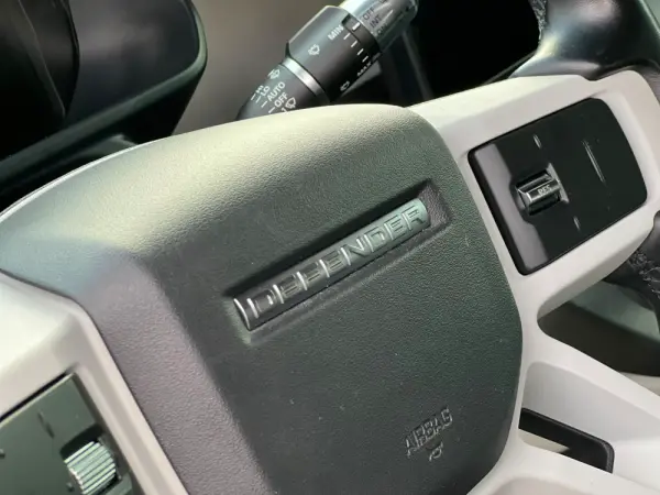 Land Rover Defender XDynamic 9