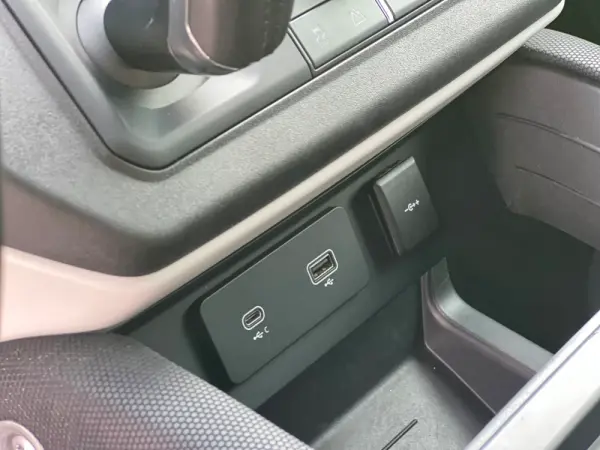 Land Rover Defender XDynamic 10