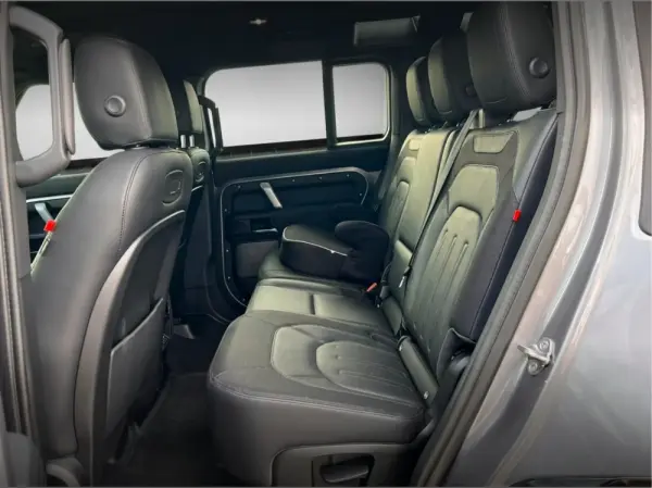 Land Rover Defender XDynamic 15
