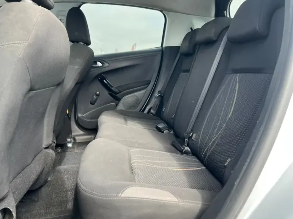 Peugeot 208 1.4 HDi Allure 8