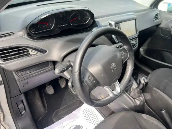 Peugeot 208 1.4 HDi Allure 10