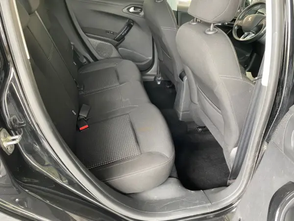 Peugeot 208 1.2 PureTech Allure EAT6 9
