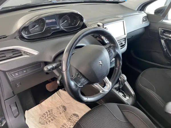 Peugeot 208 1.2 PureTech Allure EAT6 10