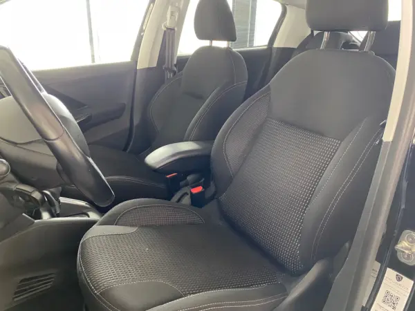Peugeot 208 1.2 PureTech Allure EAT6 11